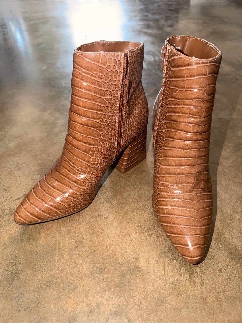 Bamboo Sage 01 Croc Embossed Pointed Toe Ankle Boots Brown Size 7 NWOB - Picture 4 of 9